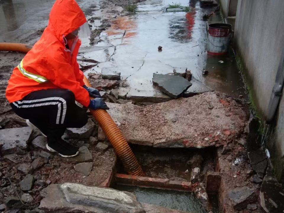 乐至专业清理污水池 炜誉市政以规范流程守护城市 “肠道”